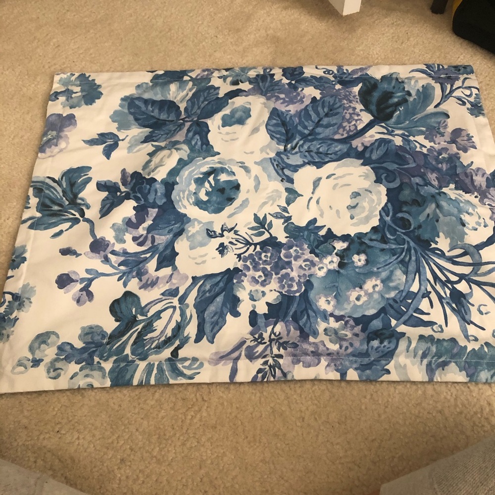 Standard Pillow Sham Set